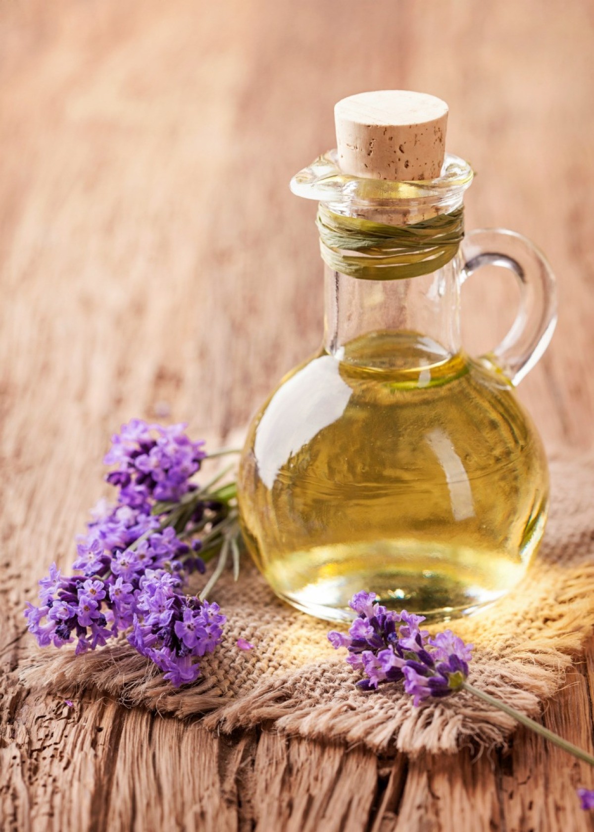 lavender_essential_oil_x2-2459603341